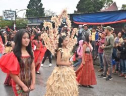 Kapolres Dan Pemerintah Kabupaten  Humbahas Lepas Taptu Pawai Obor Dengan Antusias Warga