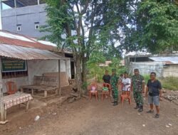 Babinsa Koramil 1308-04/PTM Kodim 1309 Manado Masuk Dapur Bantu Warga Kurang Mampu