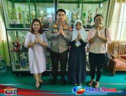 Kapolres Toba Ketua Pengcab PKKHI Toba Besuk Karateka Putri Yang Mengalami Cidera