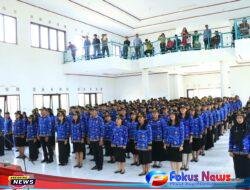 Bupati Samosir Vandiko Gultom Bersama Kepala BKPSDM Rohani Bakara Melantik 225 CPNS  Menjadi PNS 