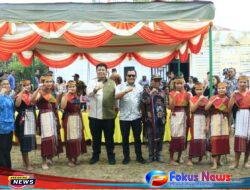 Masyarakat Desa Sijambur Kecamatan Ronggur Nihuta Sambut Kehadiran Bupati Samosir Dan DPRD Samosir Beserta Rombongannya 