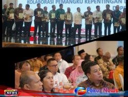 Bupati Samosir Terima Sertifikat BMD Saat Rapat Koordinasi Dalam Rangka Penyelamatan Keuangan Negara/Daerah 