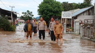 Kapolres Humbahas Tinjau Lokasi Banjir Di Bakara Akibat Meluapnya Sungai Marbun Tongga