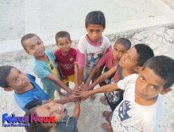 Bukti Kedekatan Babinsa Kodim 1621/TTS Bersama Anak-anak di Desa Binaan