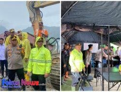 Kapolda Sumut Dan Kapolres Turun Langsung Evakuasi Bencana Longsor Di Simangulampe Humbahas