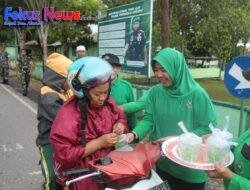Selama Bulan Suci Rhamadan Kodim 1621/TTS Berbagi Takjil Kepada Masyarakat