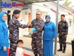 Danlantamal IV Batam Serahkan Kunci Rumah Dinas Prajurit