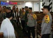 Bersama Pangdam XIII/Merdeka Kapolda Sulut Irjen Pol Roycke Harry Langie Pimpin Patroli Kamtibmas saat Misa Malam Natal