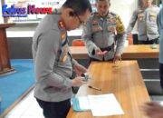 Pastikan Digunakan Sesuai Ketentuan, Kapolres Bitung Lakukan Pemeriksaan senjata api dinas.