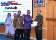 Beri Kejelasan Status Tanah di Momen Paskah, Wamen Ossy Serahkan Sertipikat Gereja yang Berdiri sejak 1853 di Kudus
