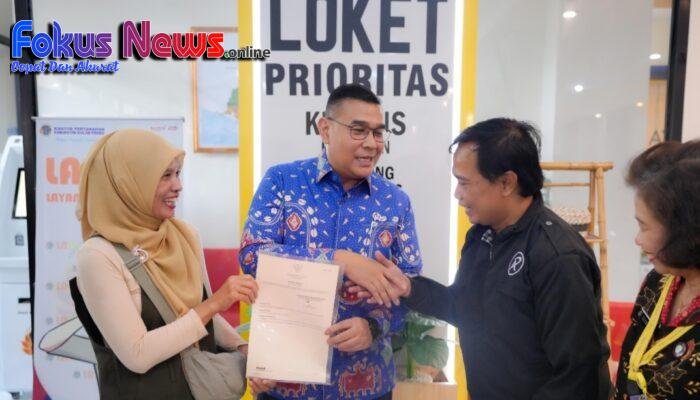 Kunjungi Kantah Kabupaten Kulon Progo, Wamen Ossy Sosialisasikan Langsung Keunggulan Sertipikat Elektronik ke Masyarakat