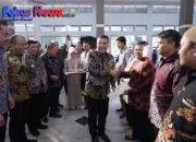 Serahkan Sertipikat ke Penggiat UMKM di Garut, Wamen Ossy Harap Masyarakat Dapat Kembangkan Usaha dan Tingkatkan Taraf Ekonomi