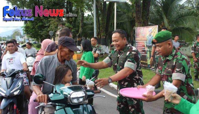 Hangatnya Ramadhan di Depan Makodim, Dandim 1310/Bitung Pimpin Aksi Berbagi Takjil