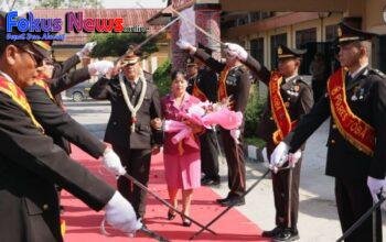 Kapolres Toba Pimpin Wisuda Purnabakti Kompol Bungaran Samosir dan AKP Daniel Aritonang