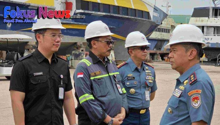 Dankodaeral VIII Monitoring Pekerjaan Refurbishment KRI Pandrong-801 di Batam