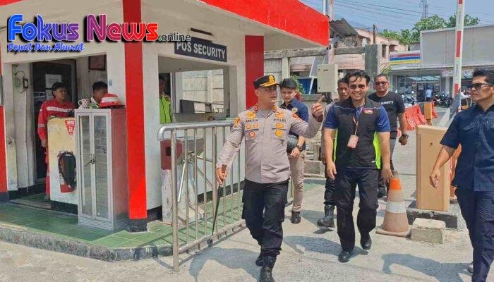 Polres Bitung Kawal Distribusi Pertalite, Pastikan Penyaluran ke SPBU Berjalan Lancar